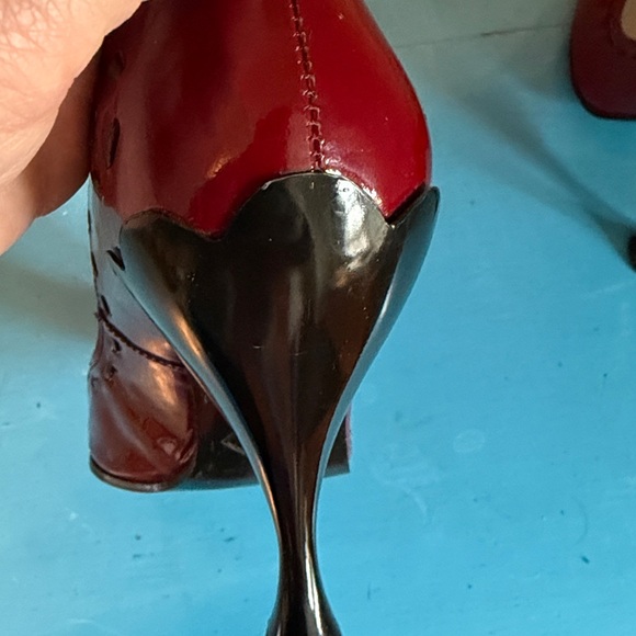 John Fluevog Audrey 07 wine with black stitching Burgundy Heels - Picture 14 of 15